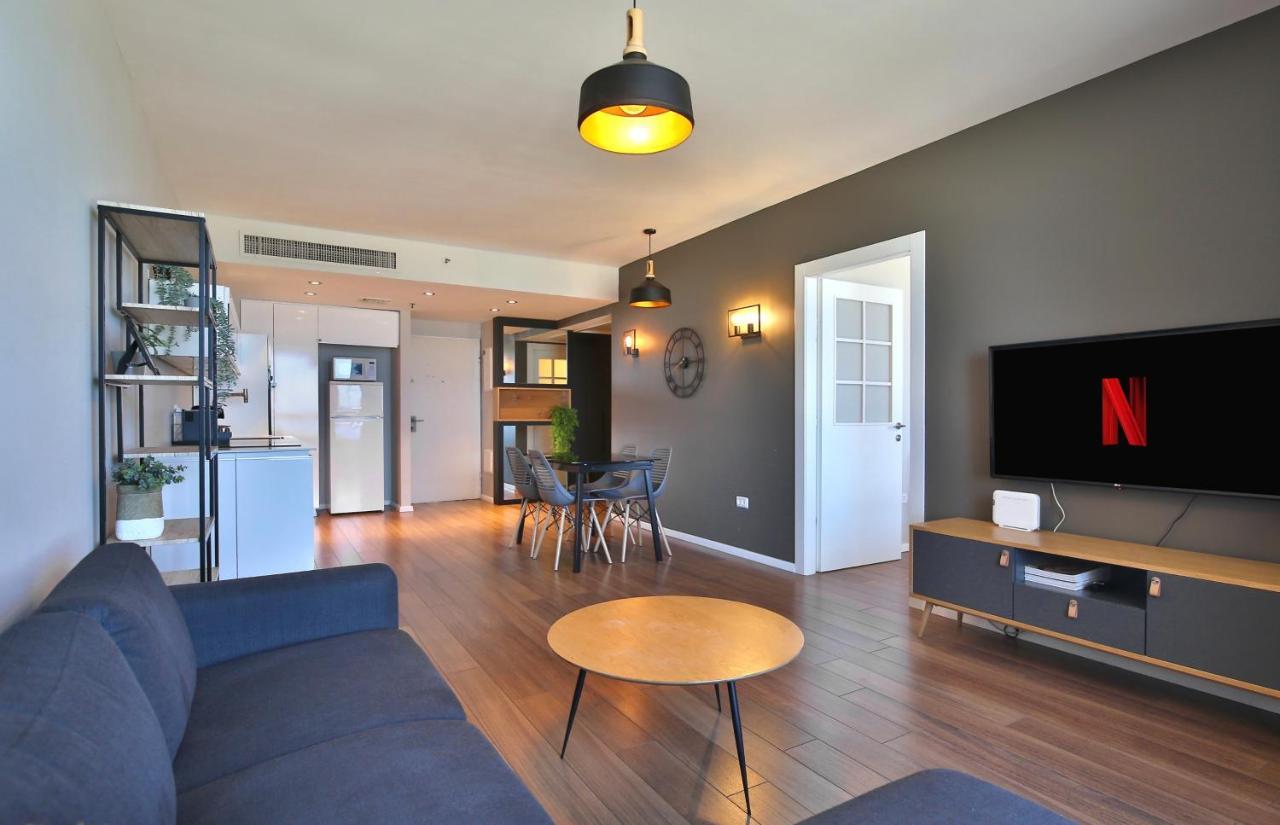 Luxury Suites By Notaly Ariel - Carmel Beach Haifa Bagian luar foto