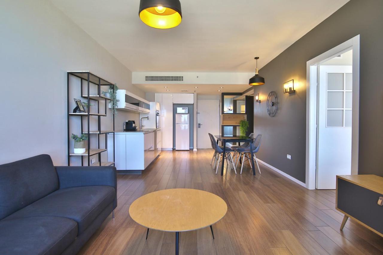 Luxury Suites By Notaly Ariel - Carmel Beach Haifa Bagian luar foto