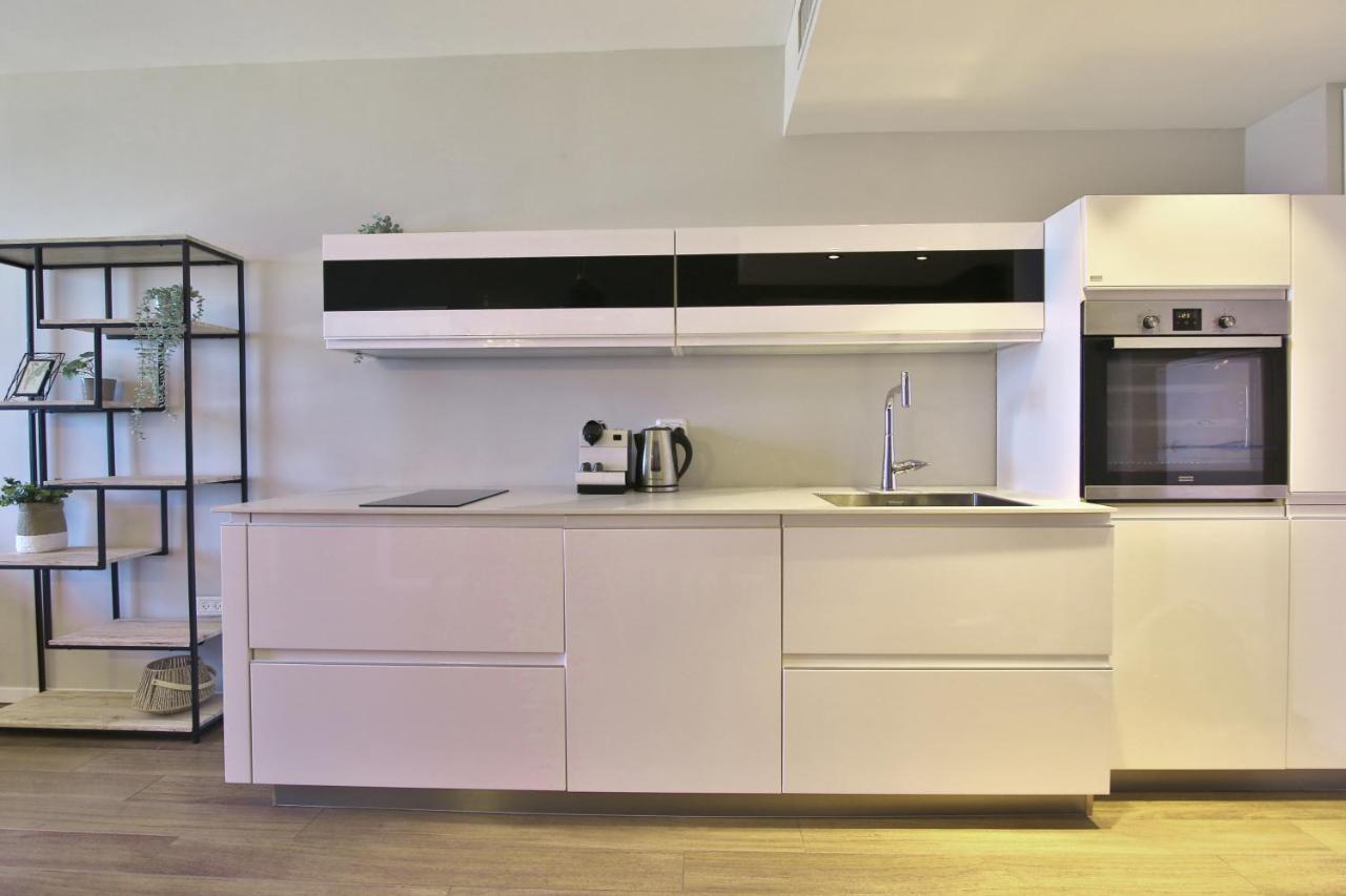 Luxury Suites By Notaly Ariel - Carmel Beach Haifa Bagian luar foto