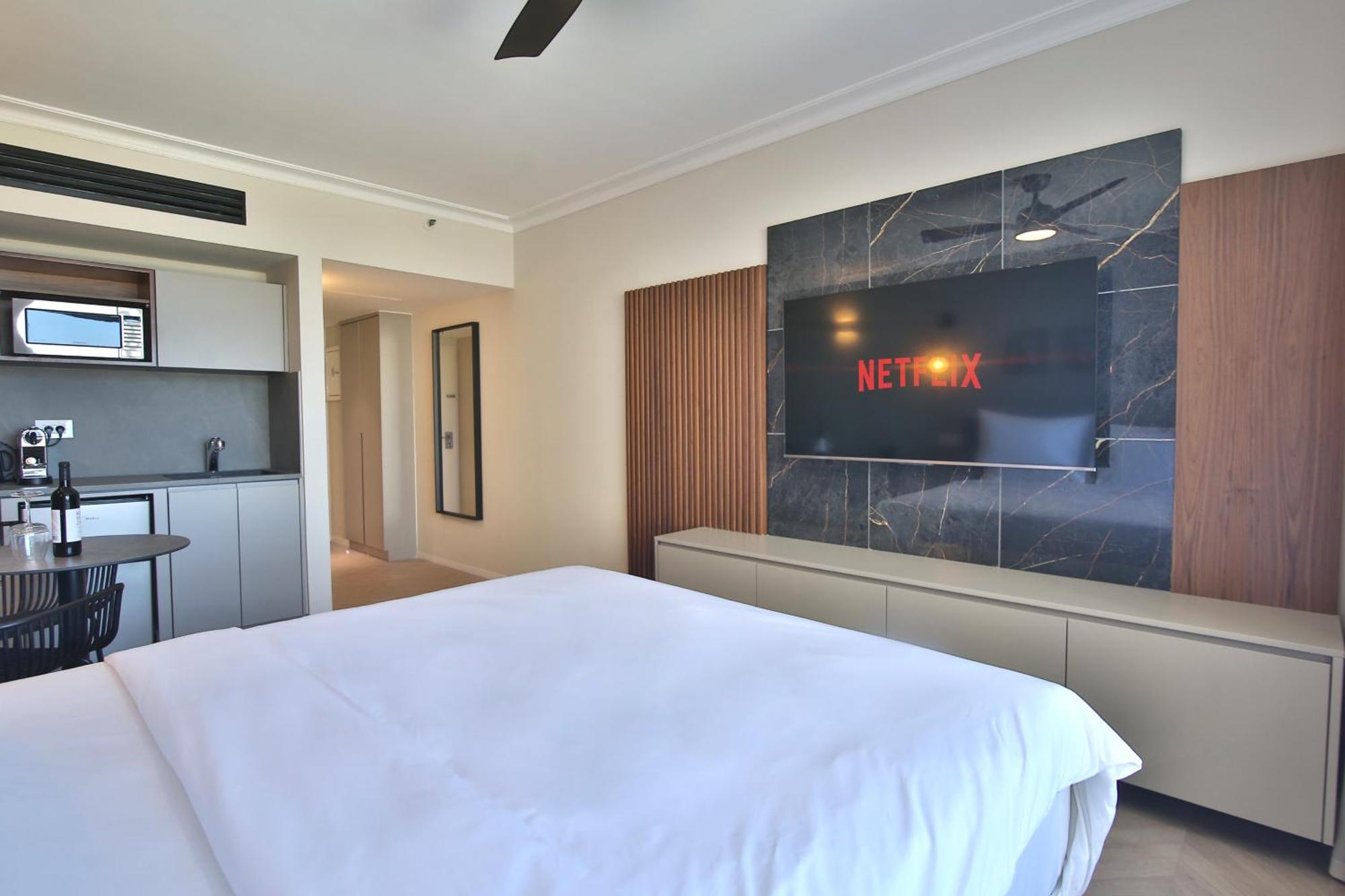 Luxury Suites By Notaly Ariel - Carmel Beach Haifa Bagian luar foto