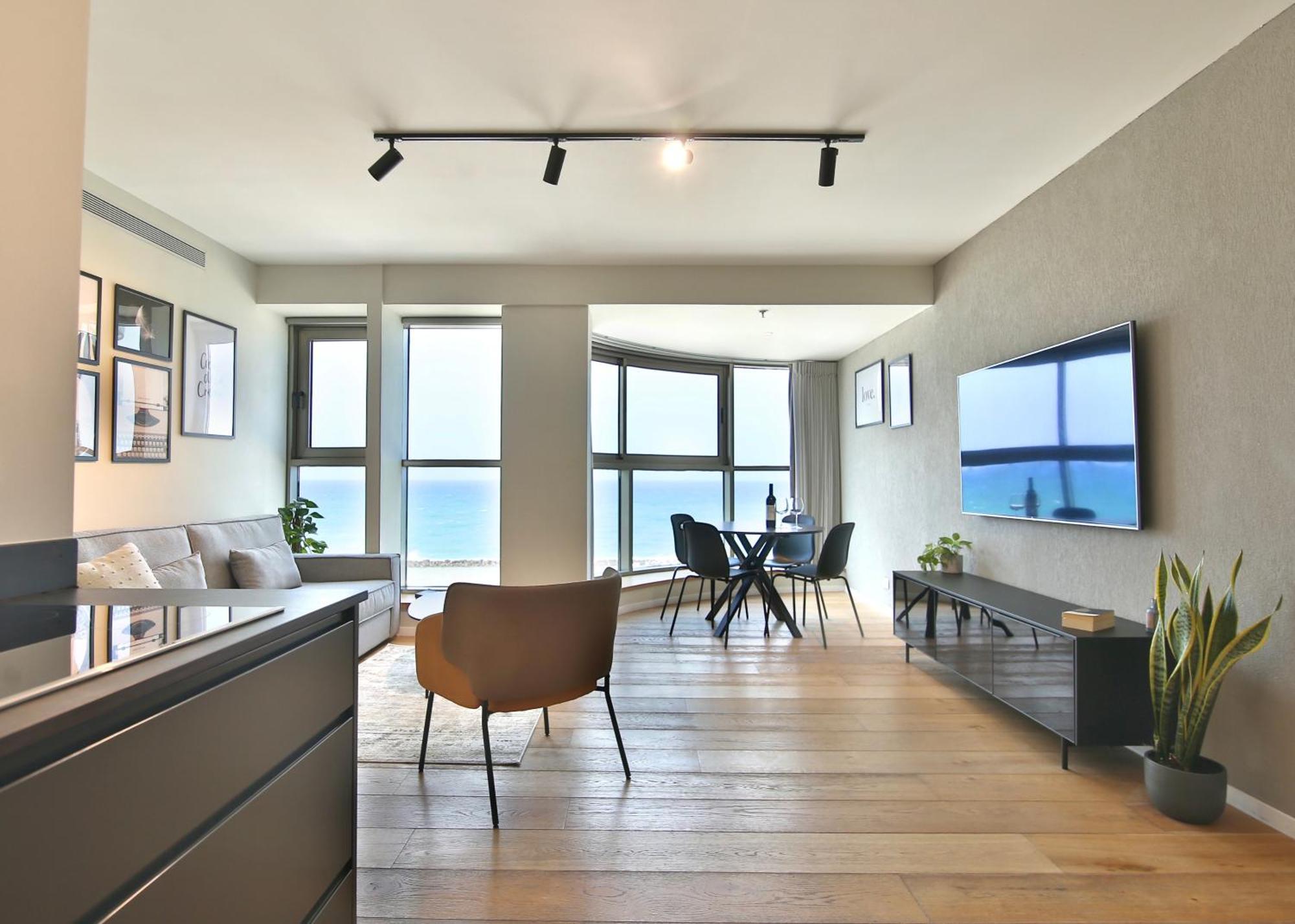 Luxury Suites By Notaly Ariel - Carmel Beach Haifa Bagian luar foto