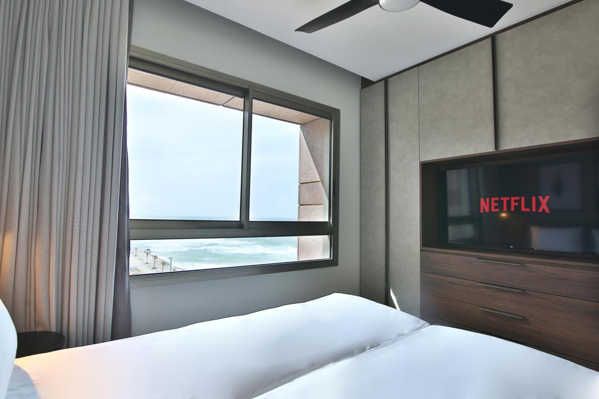 Luxury Suites By Notaly Ariel - Carmel Beach Haifa Bagian luar foto