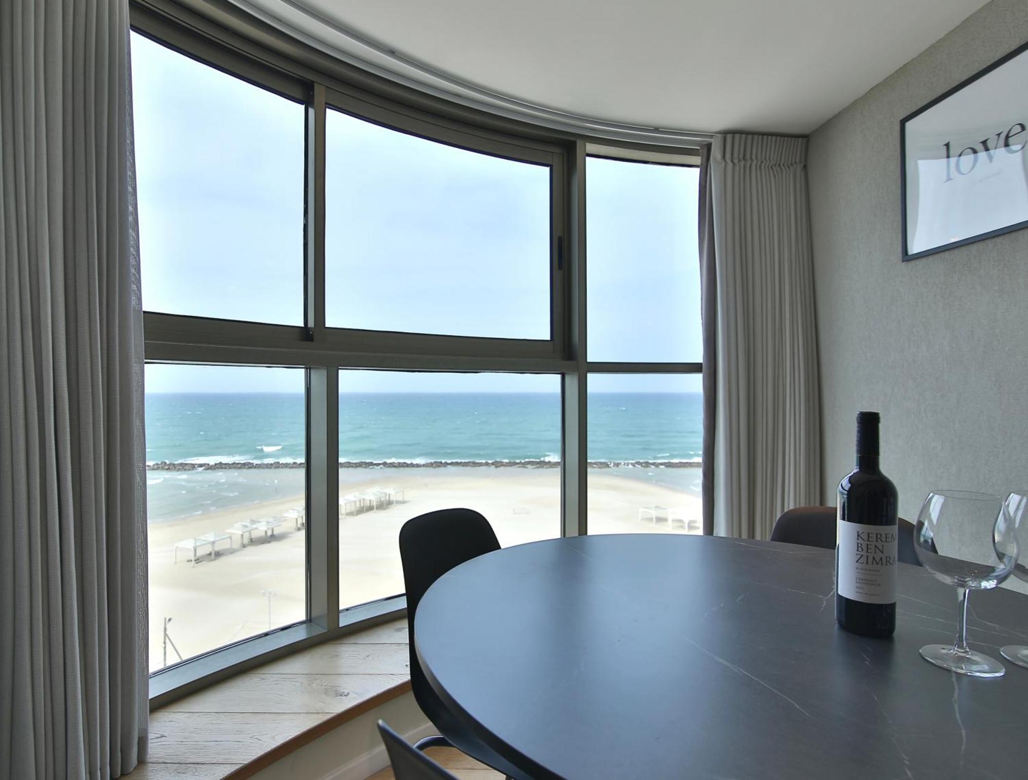 Luxury Suites By Notaly Ariel - Carmel Beach Haifa Ruang foto