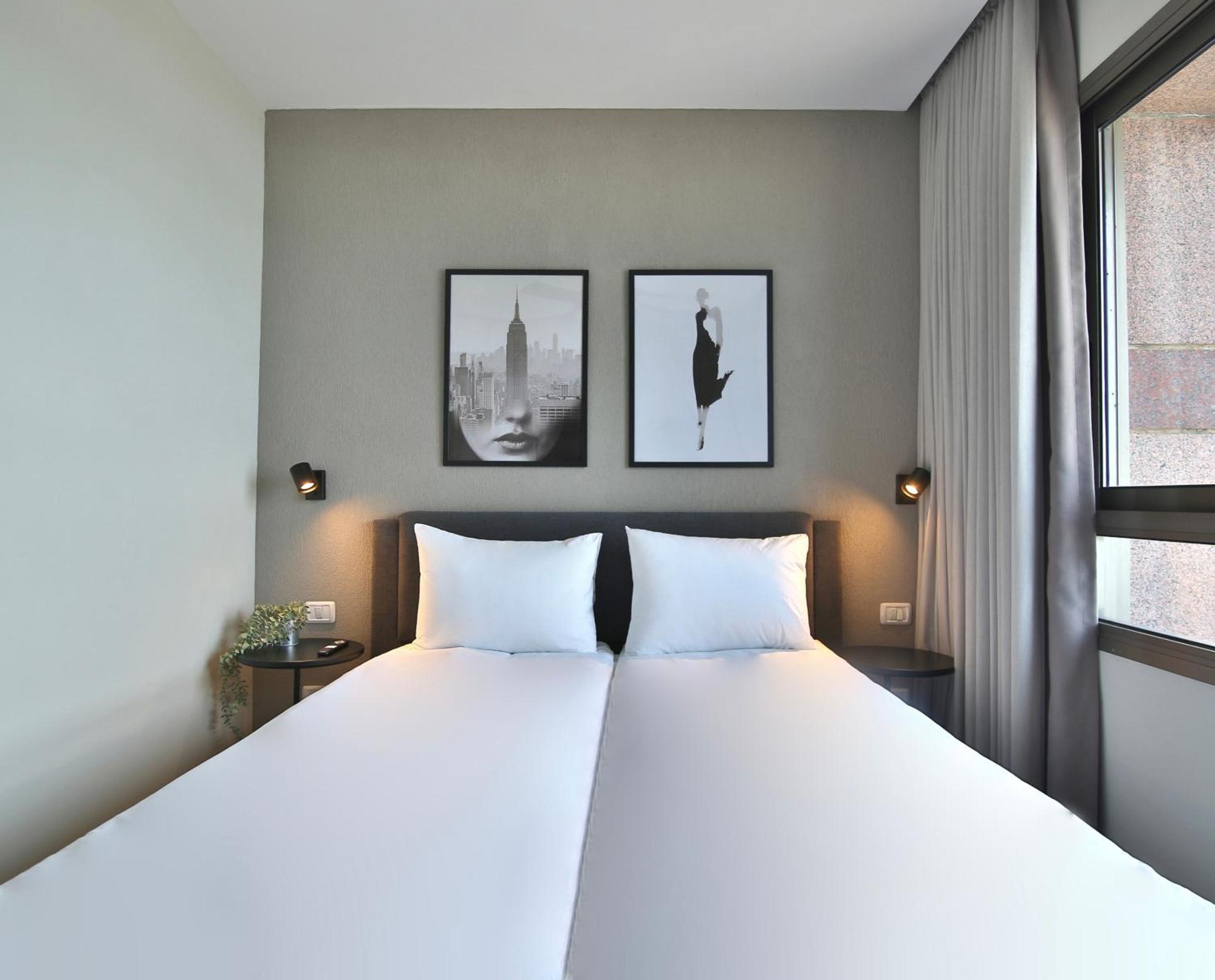 Luxury Suites By Notaly Ariel - Carmel Beach Haifa Ruang foto