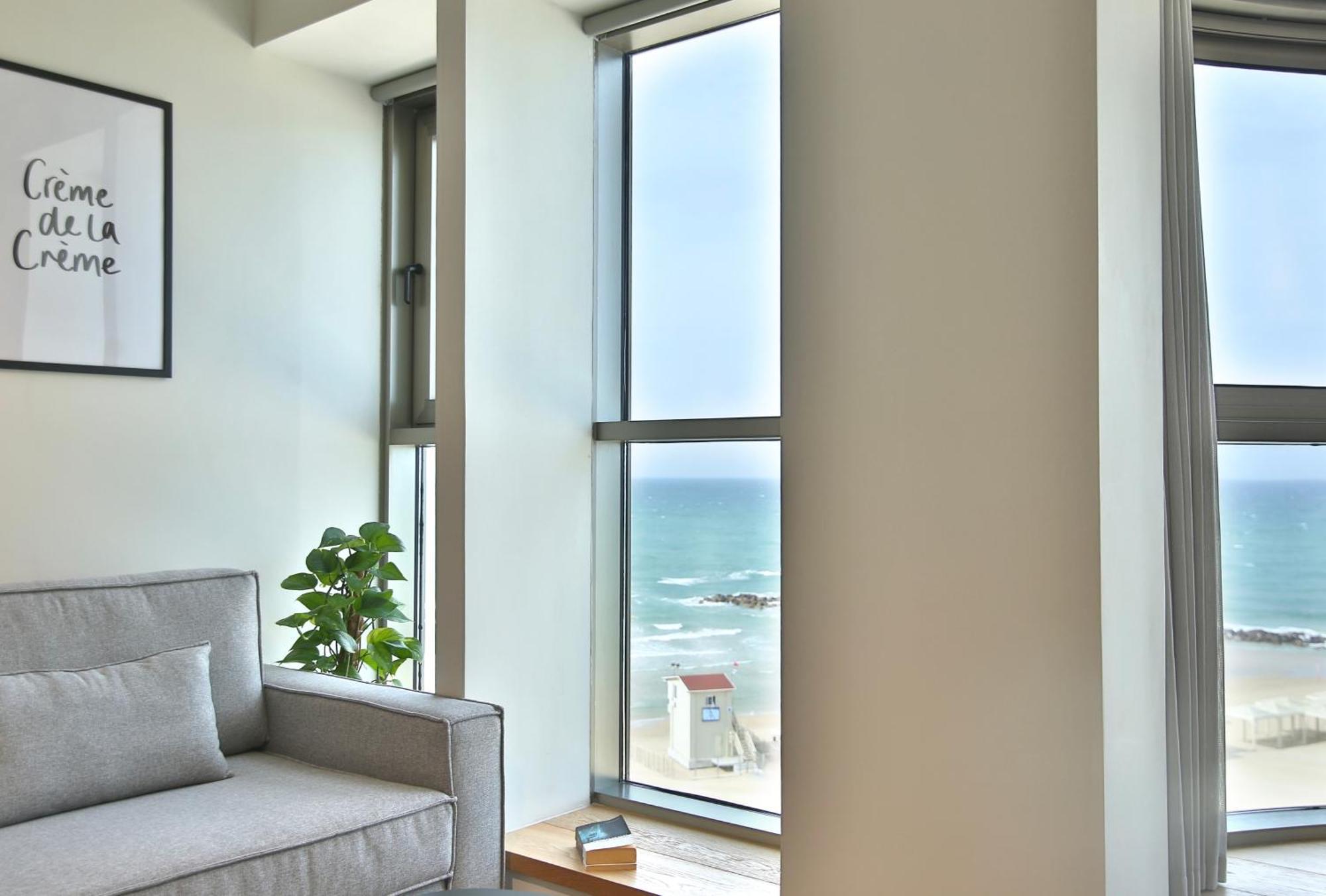 Luxury Suites By Notaly Ariel - Carmel Beach Haifa Ruang foto