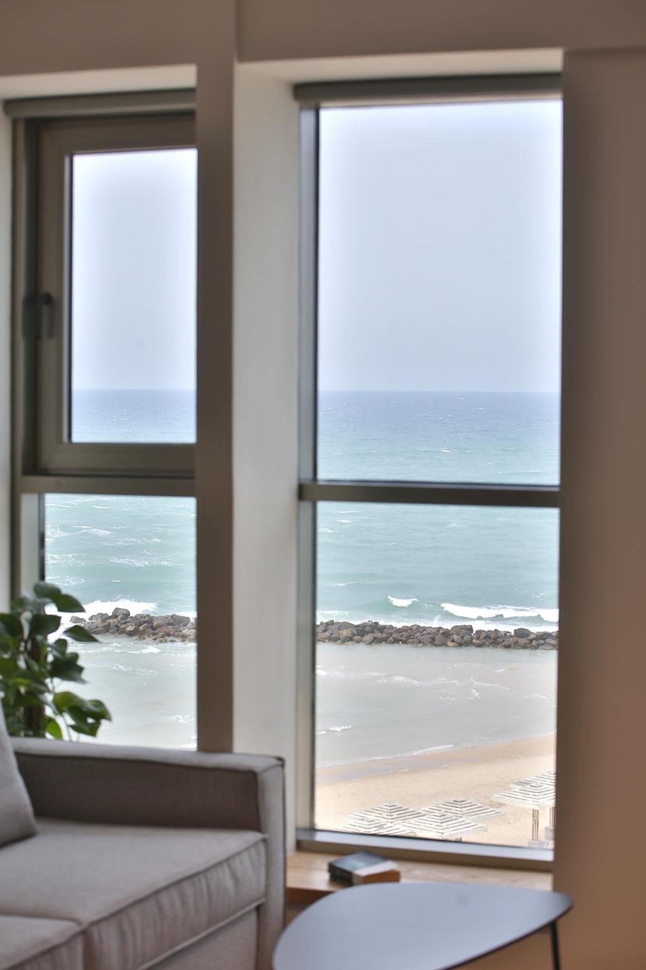 Luxury Suites By Notaly Ariel - Carmel Beach Haifa Ruang foto