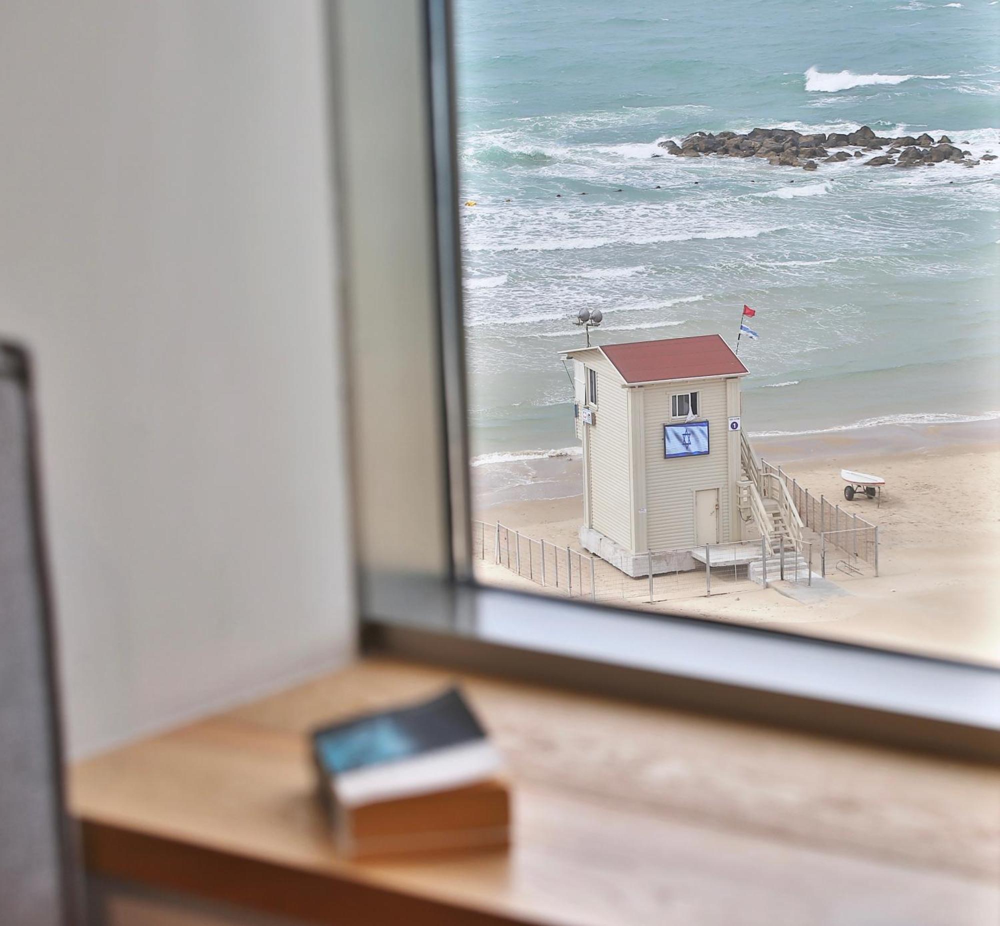 Luxury Suites By Notaly Ariel - Carmel Beach Haifa Ruang foto
