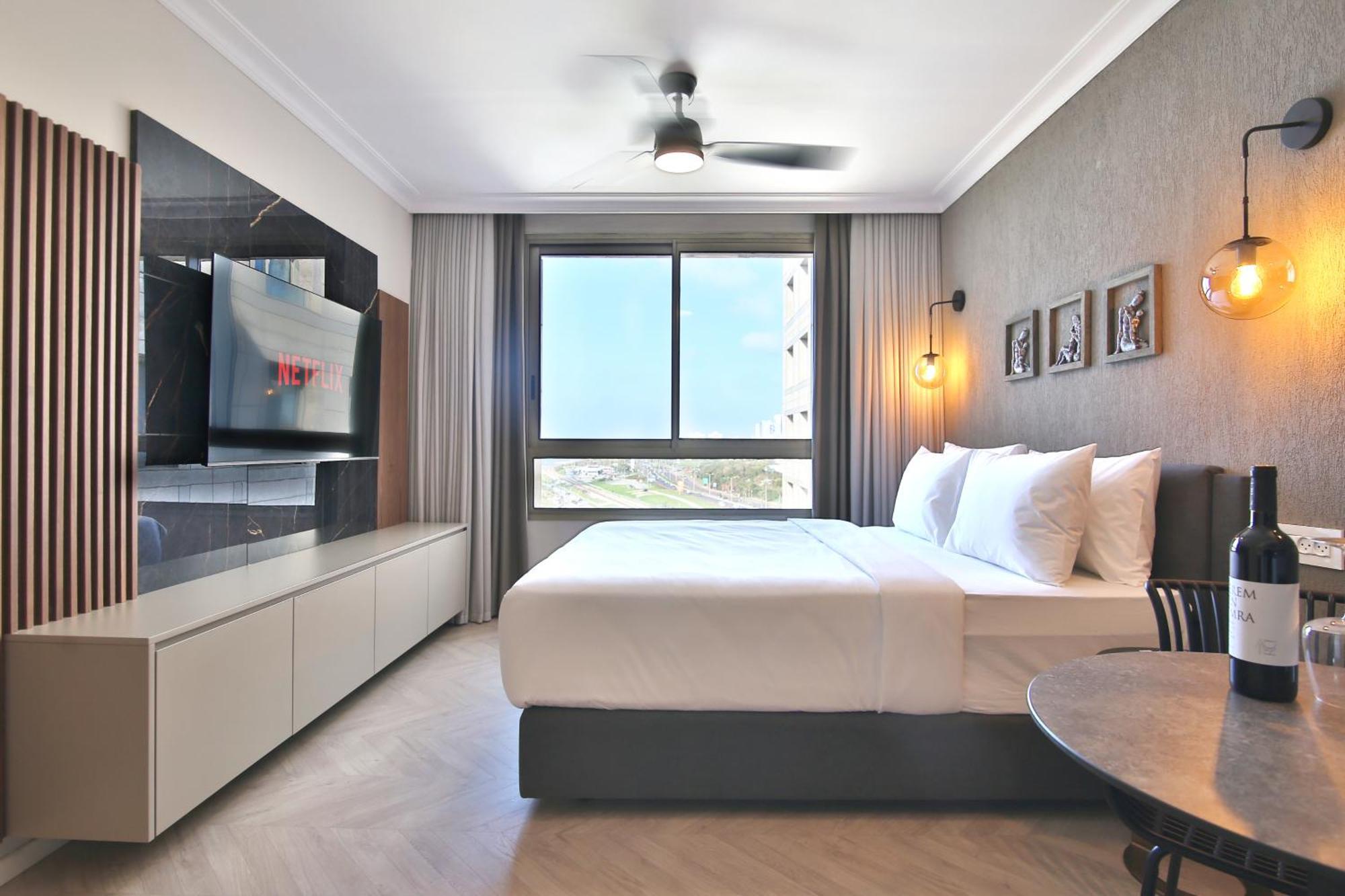 Luxury Suites By Notaly Ariel - Carmel Beach Haifa Bagian luar foto